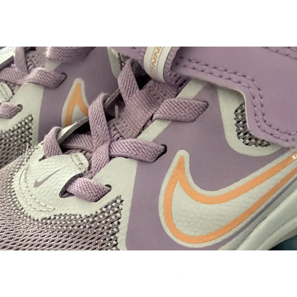 Nike Youth Sz 1.5Y Girls Cosmic Runner GS Shoes Purple Violet Star